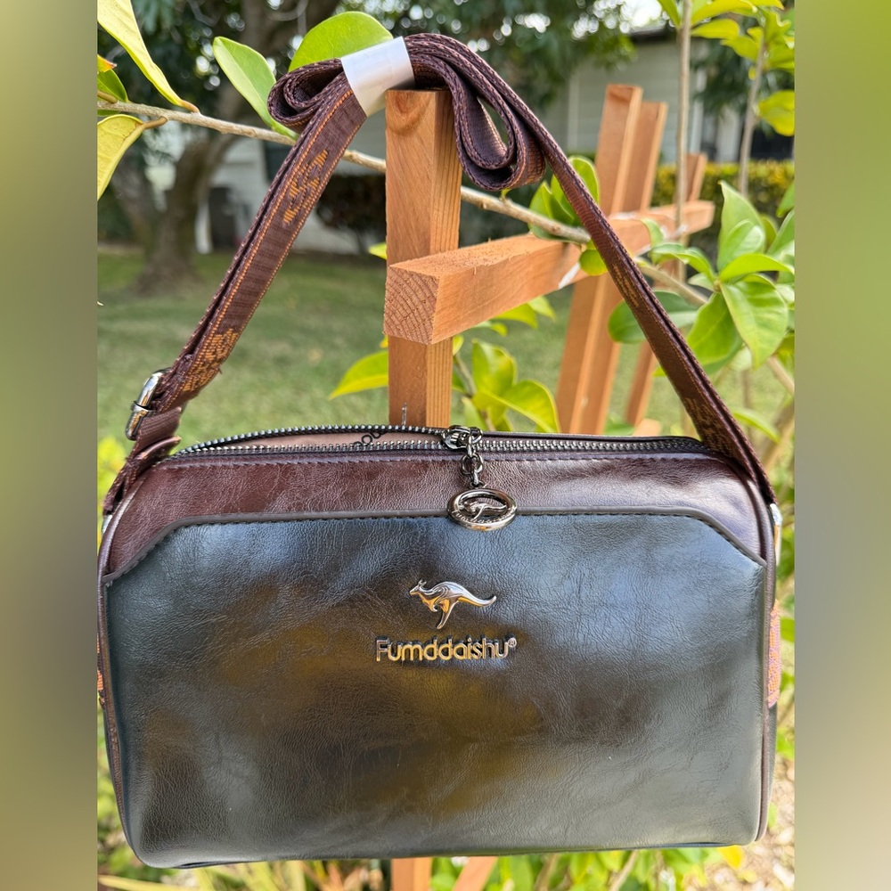 FUMDDAISHU FASHION Soft Leather Crossbody Versatile Boston Bag Black and Brown - Picture 9 of 15